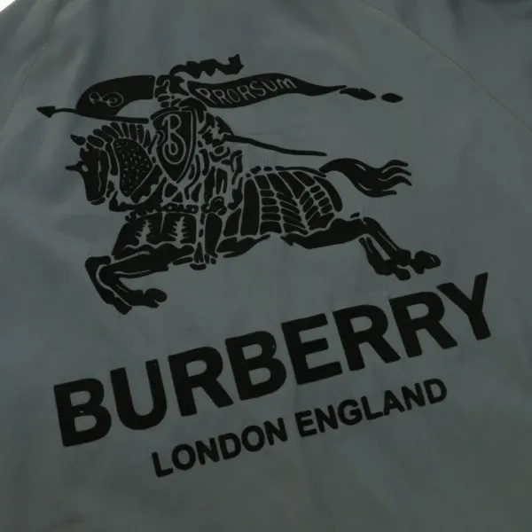 【BURBERRY 公式旗艦店】バーバリー ジャケット着 好評に付き再入荷!241112 【BURBERRY 公式旗艦店】バーバリー ジャケット着 好評に付き再入荷!241112