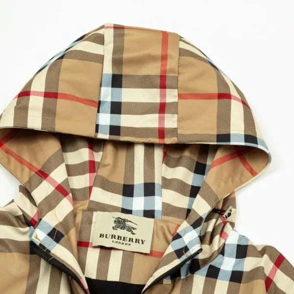 【BURBERRY  公式旗艦店】バーバリー  ジャケット着 ご好評に付き再入荷！241022