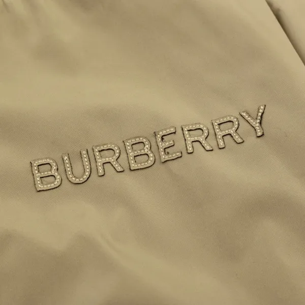 【BURBERRY 公式旗艦店】バーバリー ジャケット着 ご好評に付き再入荷!241022 【BURBERRY 公式旗艦店】バーバリー ジャケット着 ご好評に付き再入荷!241022