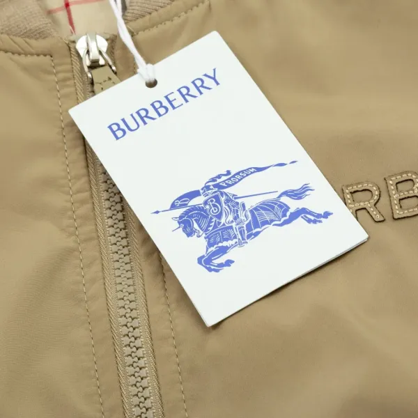 【BURBERRY 公式旗艦店】バーバリー ジャケット着 ご好評に付き再入荷!241022 【BURBERRY 公式旗艦店】バーバリー ジャケット着 ご好評に付き再入荷!241022