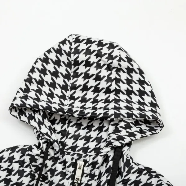 【BURBERRY  公式旗艦店】バーバリー  ジャケット着 ご好評に付き再入荷！241022