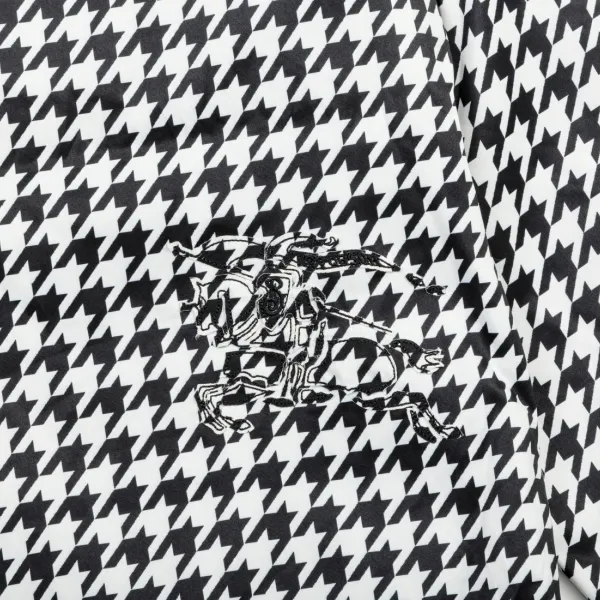 【BURBERRY  公式旗艦店】バーバリー  ジャケット着 ご好評に付き再入荷！241022