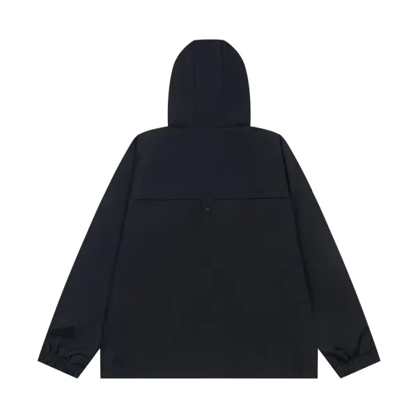 【BURBERRY 公式旗艦店】バーバリー  ジャケット着 好評に付き再入荷 240827