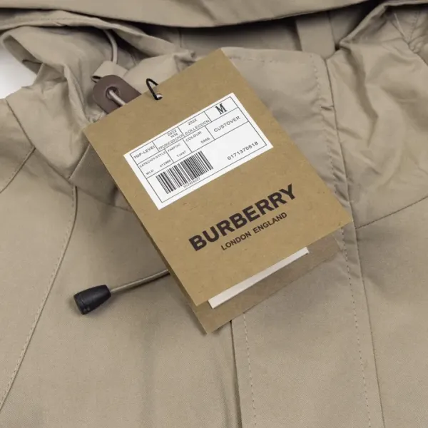 【BURBERRY 公式旗艦店】バーバリー  ジャケット着 好評に付き再入荷 240827