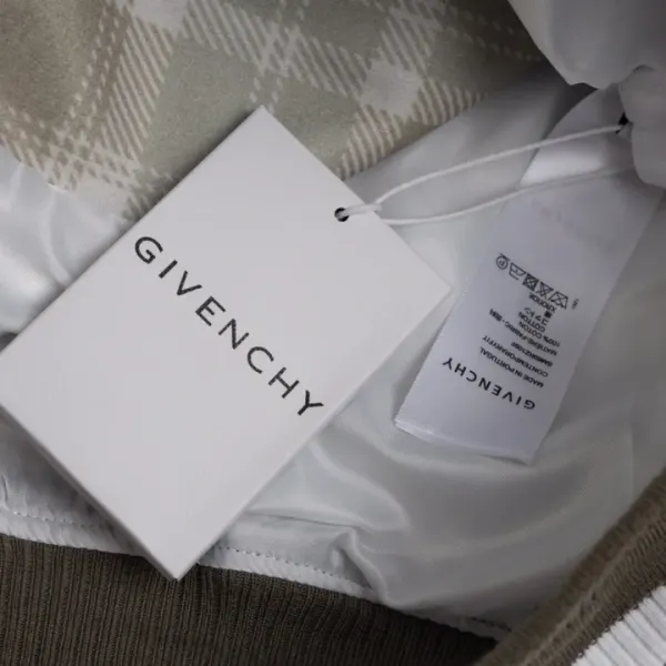 【GIVENCHY 公式旗艦店】ジバンシー 野球着 ジャケット着 ご好評に付き再入荷!241023 【GIVENCHY 公式旗艦店】ジバンシー 野球着 ジャケット着 ご好評に付き再入荷!241023