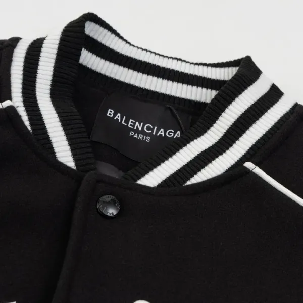【BALENCIAGA 公式旗艦店】バレンシアガ 野球着 ジャケット着 好評に付き再入荷!250107 【BALENCIAGA 公式旗艦店】バレンシアガ 野球着 ジャケット着 好評に付き再入荷!250107