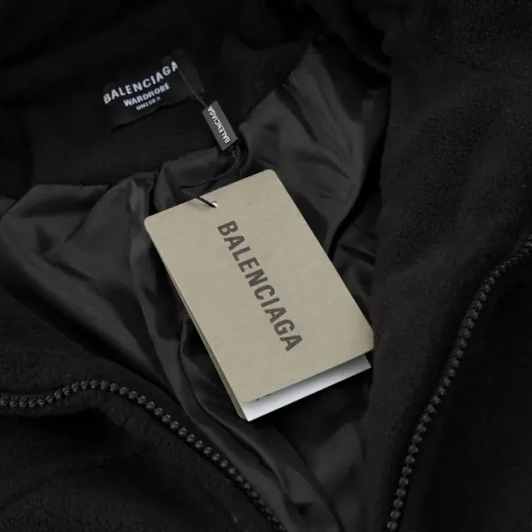 【BALENCIAGA 公式旗艦店】バレンシアガ ジャケット着 好評に付き再入荷!250107 【BALENCIAGA 公式旗艦店】バレンシアガ ジャケット着 好評に付き再入荷!250107