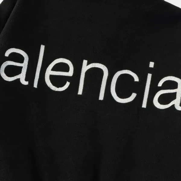 【BALENCIAGA 公式旗艦店】バレンシアガ ジャケット着 好評に付き再入荷!250107 【BALENCIAGA 公式旗艦店】バレンシアガ ジャケット着 好評に付き再入荷!250107
