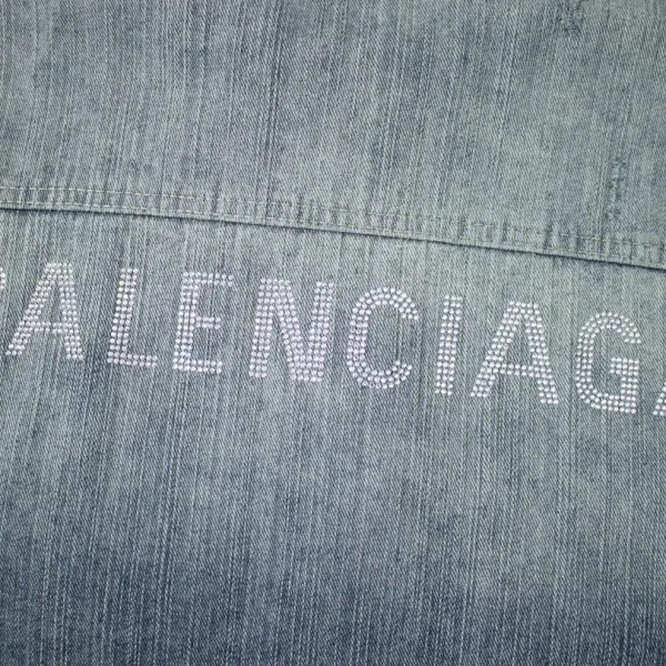 【BALENCIAGA 公式旗艦店】バレンシアガ ジャケット着 好評に付き再入荷!250107 【BALENCIAGA 公式旗艦店】バレンシアガ ジャケット着 好評に付き再入荷!250107