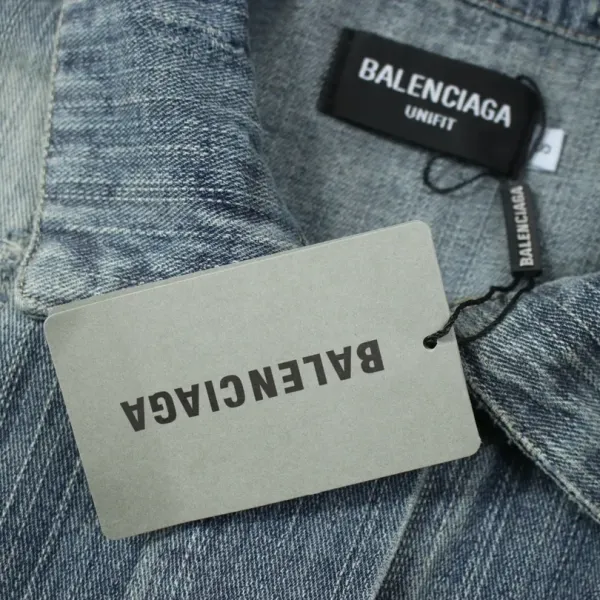 【BALENCIAGA 公式旗艦店】バレンシアガ ジャケット着 好評に付き再入荷!250107 【BALENCIAGA 公式旗艦店】バレンシアガ ジャケット着 好評に付き再入荷!250107