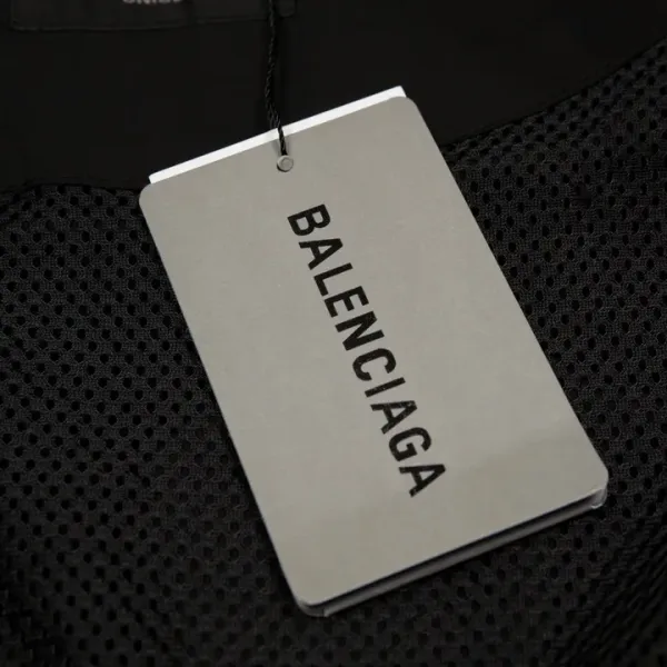 【BALENCIAGA 公式旗艦店】バレンシアガ ジャケット着 好評に付き再入荷!250107 【BALENCIAGA 公式旗艦店】バレンシアガ ジャケット着 好評に付き再入荷!250107