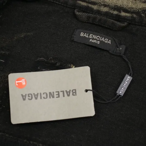 【BALENCIAGA  公式旗艦店】バレンシアガ    ジャケット着 好評に付き再入荷！250107