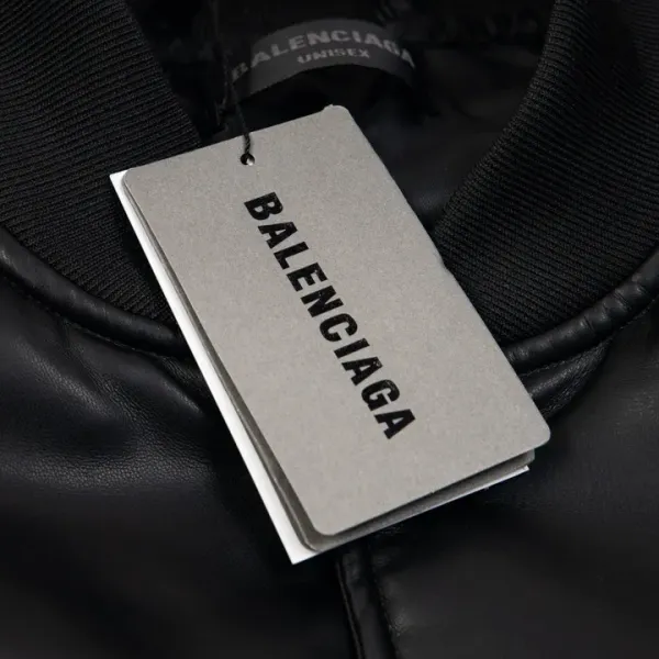 【BALENCIAGA  公式旗艦店】バレンシアガ    ジャケット着 好評に付き再入荷！250107