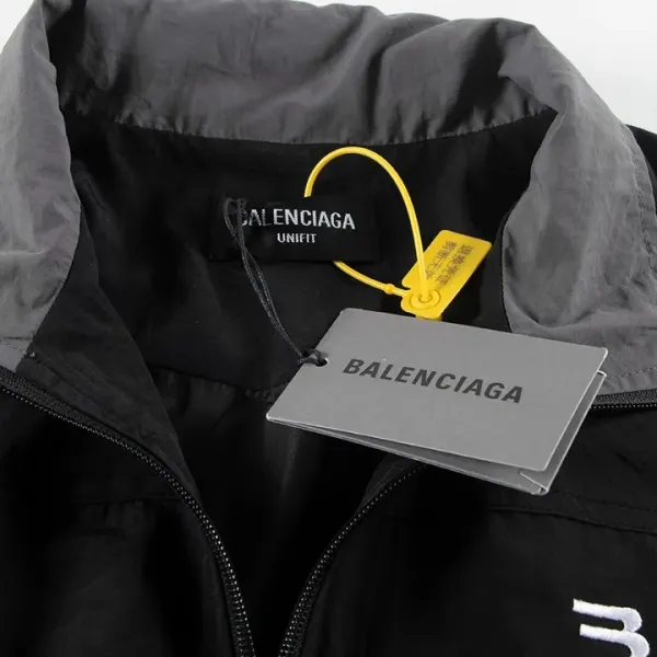 【BALENCIAGA  公式旗艦店】バレンシアガ    ジャケット着 好評に付き再入荷！250107