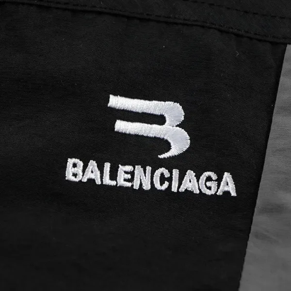 【BALENCIAGA  公式旗艦店】バレンシアガ    ジャケット着 好評に付き再入荷！250107