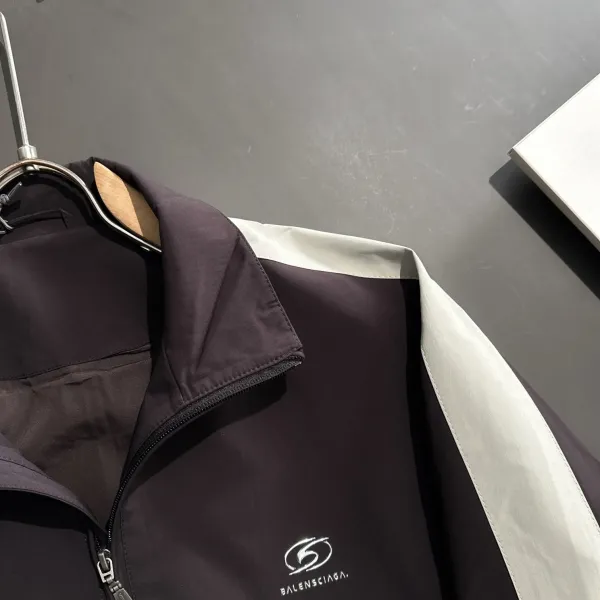 【BALENCIAGA 公式旗艦店】バレンシアガ ジャケット着 ご好評に付き再入荷!250107 【BALENCIAGA 公式旗艦店】バレンシアガ ジャケット着 ご好評に付き再入荷!250107