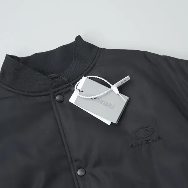 【BALENCIAGA 公式旗艦店】バレンシアガ ジャケット着 好評に付き再入荷!241119 【BALENCIAGA 公式旗艦店】バレンシアガ ジャケット着 好評に付き再入荷!241119