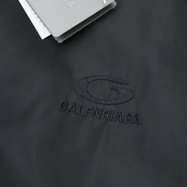 【BALENCIAGA 公式旗艦店】バレンシアガ ジャケット着 好評に付き再入荷!241119 【BALENCIAGA 公式旗艦店】バレンシアガ ジャケット着 好評に付き再入荷!241119