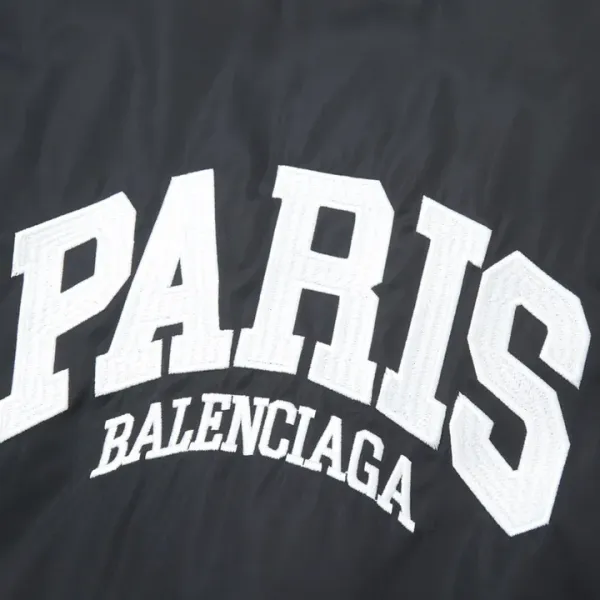 【BALENCIAGA 公式旗艦店】バレンシアガ ジャケット着 好評に付き再入荷!241119 【BALENCIAGA 公式旗艦店】バレンシアガ ジャケット着 好評に付き再入荷!241119