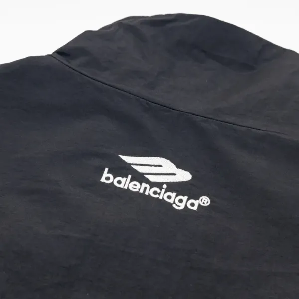 【BALENCIAGA 公式旗艦店】バレンシアガ ジャケット着 好評に付き再入荷!241119 【BALENCIAGA 公式旗艦店】バレンシアガ ジャケット着 好評に付き再入荷!241119