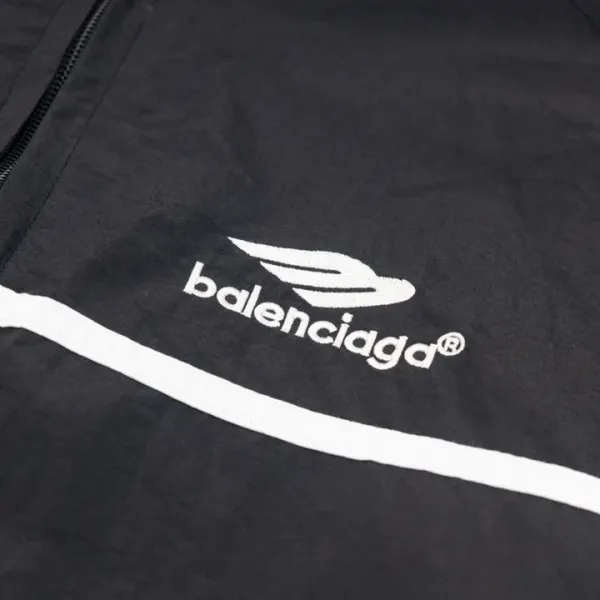 【BALENCIAGA 公式旗艦店】バレンシアガ ジャケット着 好評に付き再入荷!241119 【BALENCIAGA 公式旗艦店】バレンシアガ ジャケット着 好評に付き再入荷!241119