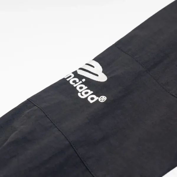 【BALENCIAGA 公式旗艦店】バレンシアガ ジャケット着 好評に付き再入荷!241119 【BALENCIAGA 公式旗艦店】バレンシアガ ジャケット着 好評に付き再入荷!241119