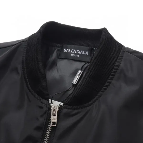 【BALENCIAGA 公式旗艦店】バレンシアガ ジャケット着 好評に付き再入荷!241111 【BALENCIAGA 公式旗艦店】バレンシアガ ジャケット着 好評に付き再入荷!241111