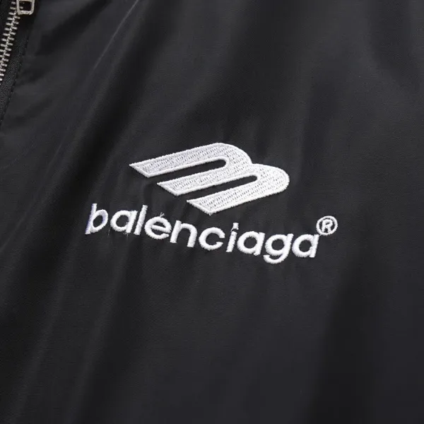 【BALENCIAGA 公式旗艦店】バレンシアガ ジャケット着 好評に付き再入荷!241111 【BALENCIAGA 公式旗艦店】バレンシアガ ジャケット着 好評に付き再入荷!241111