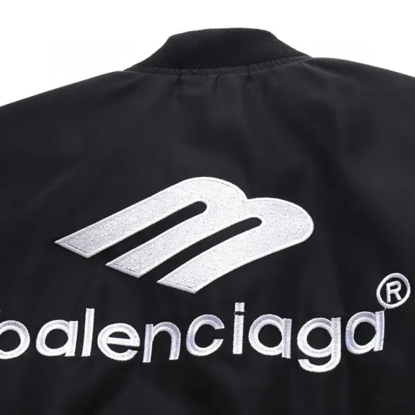 【BALENCIAGA 公式旗艦店】バレンシアガ ジャケット着 好評に付き再入荷!241111 【BALENCIAGA 公式旗艦店】バレンシアガ ジャケット着 好評に付き再入荷!241111
