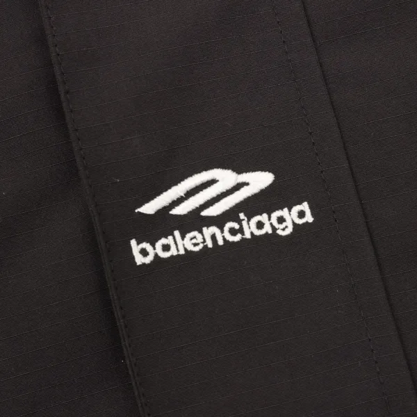 【BALENCIAGA  公式旗艦店】バレンシアガ   ジャケット着 好評に付き再入荷！241111