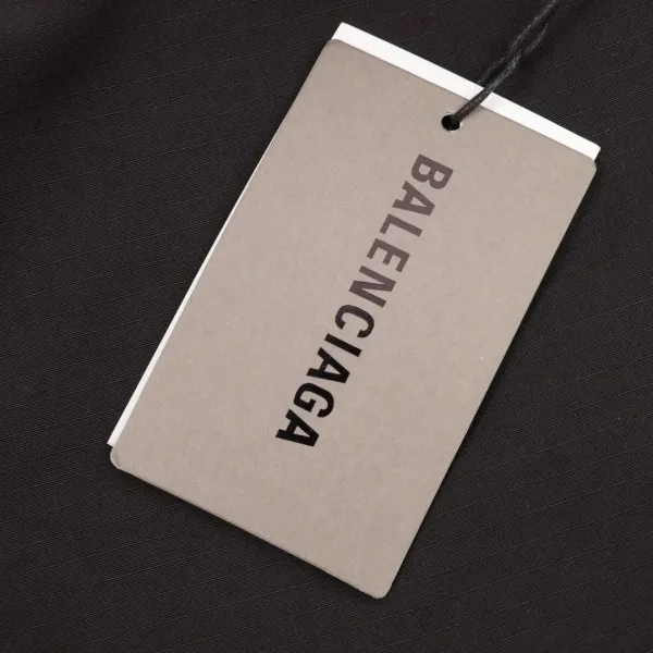 【BALENCIAGA  公式旗艦店】バレンシアガ   ジャケット着 好評に付き再入荷！241111