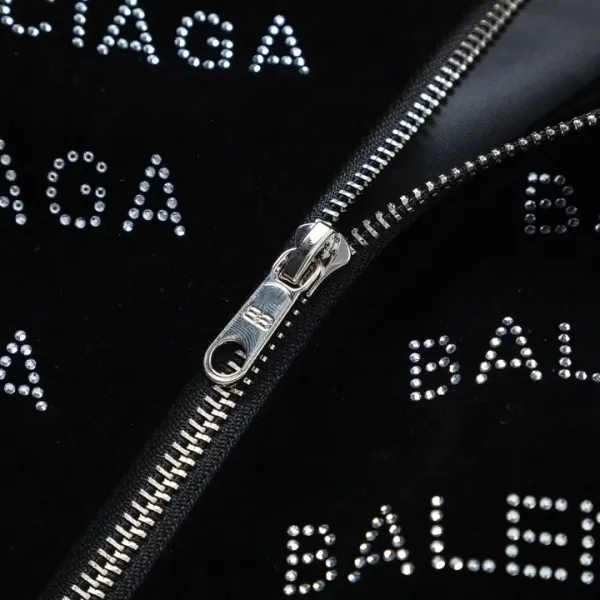 【BALENCIAGA 公式旗艦店】バレンシアガ 野球着 ジャケット着 好評に付き再入荷!241028 【BALENCIAGA 公式旗艦店】バレンシアガ 野球着 ジャケット着 好評に付き再入荷!241028