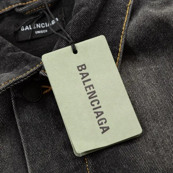 【BALENCIAGA 公式旗艦店】バレンシアガ ジャケット着 ご好評に付き再入荷!241022 【BALENCIAGA 公式旗艦店】バレンシアガ ジャケット着 ご好評に付き再入荷!241022