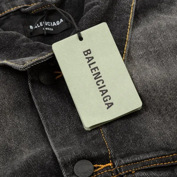 【BALENCIAGA 公式旗艦店】バレンシアガ ジャケット着 ご好評に付き再入荷!241022 【BALENCIAGA 公式旗艦店】バレンシアガ ジャケット着 ご好評に付き再入荷!241022