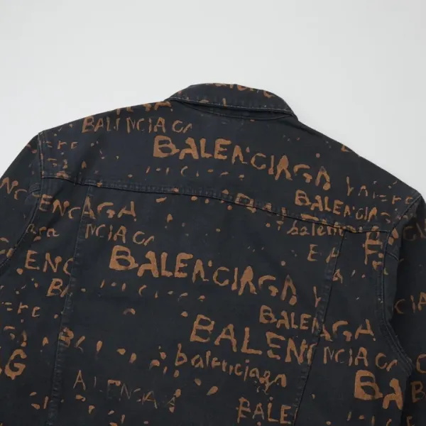 【BALENCIAGA 公式旗艦店】バレンシアガ ジャケット着 ご好評に付き再入荷!241022 【BALENCIAGA 公式旗艦店】バレンシアガ ジャケット着 ご好評に付き再入荷!241022