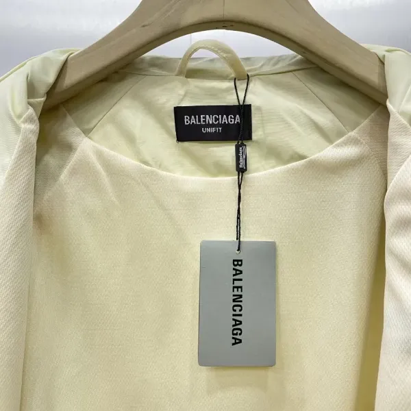 【BALENCIAGA 公式旗艦店】 バレンシアガ ジャケット着 好評に付き再入荷 240827 【BALENCIAGA 公式旗艦店】 バレンシアガ ジャケット着 好評に付き再入荷 240827