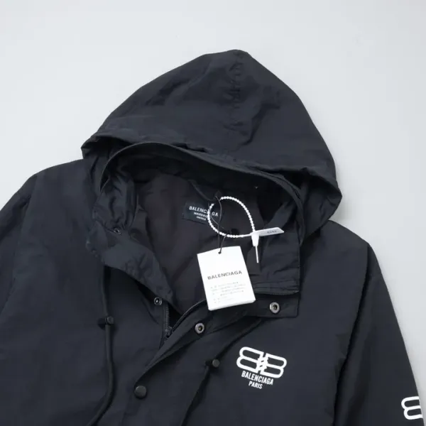 【BALENCIAGA 公式旗艦店】 バレンシアガ  ジャケット着 好評に付き再入荷 240827