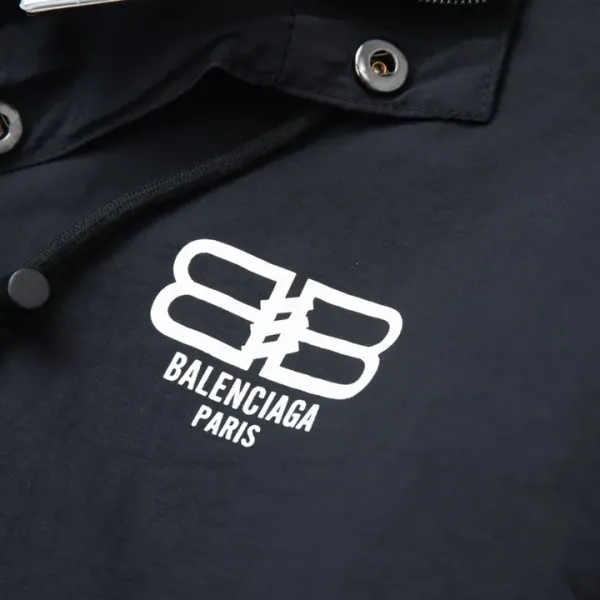 【BALENCIAGA 公式旗艦店】 バレンシアガ  ジャケット着 好評に付き再入荷 240827
