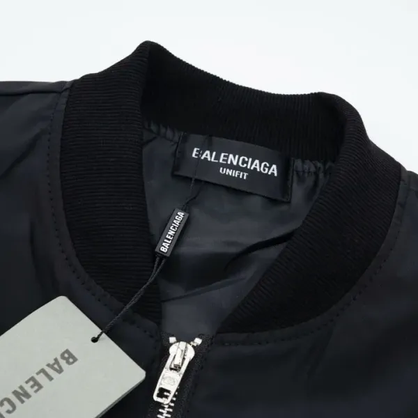 【BALENCIAGA 公式旗艦店】 バレンシアガ ジャケット着 好評に付き再入荷 240827 【BALENCIAGA 公式旗艦店】 バレンシアガ ジャケット着 好評に付き再入荷 240827