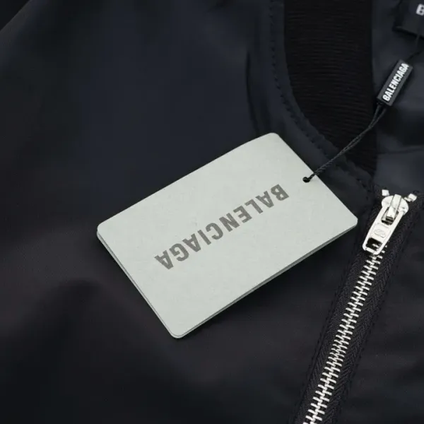 【BALENCIAGA 公式旗艦店】 バレンシアガ ジャケット着 好評に付き再入荷 240827 【BALENCIAGA 公式旗艦店】 バレンシアガ ジャケット着 好評に付き再入荷 240827