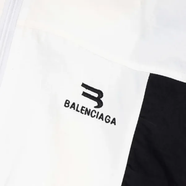 【BALENCIAGA 公式旗艦店】 バレンシアガ ジャケット着 好評に付き再入荷 240827 【BALENCIAGA 公式旗艦店】 バレンシアガ ジャケット着 好評に付き再入荷 240827