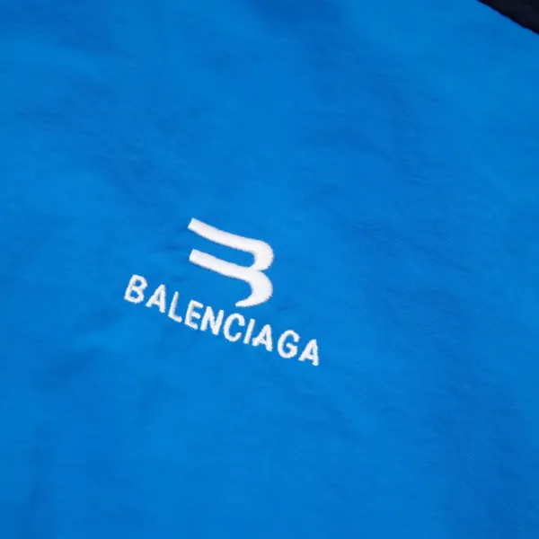 【BALENCIAGA 公式旗艦店】 バレンシアガ ジャケット着 好評に付き再入荷 240827 【BALENCIAGA 公式旗艦店】 バレンシアガ ジャケット着 好評に付き再入荷 240827