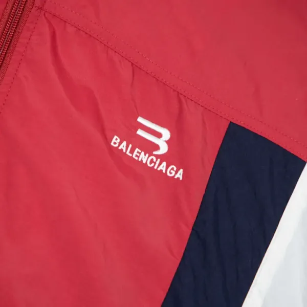 【BALENCIAGA 公式旗艦店】 バレンシアガ ジャケット着 好評に付き再入荷 240827 【BALENCIAGA 公式旗艦店】 バレンシアガ ジャケット着 好評に付き再入荷 240827
