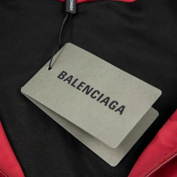 【BALENCIAGA 公式旗艦店】 バレンシアガ ジャケット着 好評に付き再入荷 240827 【BALENCIAGA 公式旗艦店】 バレンシアガ ジャケット着 好評に付き再入荷 240827