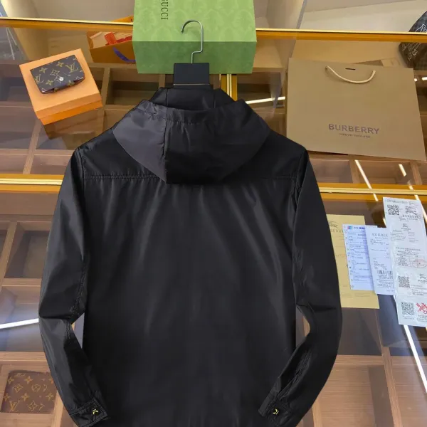 【FENDI 公式旗艦店】フェンディ ジャケット着 好評に付き再入荷 241223 【FENDI 公式旗艦店】フェンディ ジャケット着 好評に付き再入荷 241223
