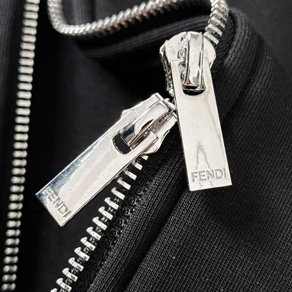 【FENDI 公式旗艦店】フェンディ ジャケット着 好評に付き再入荷 241223 【FENDI 公式旗艦店】フェンディ ジャケット着 好評に付き再入荷 241223