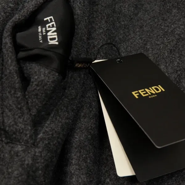 【FENDI 公式旗艦店】フェンディジャケット着 好評に付き再入荷!241122 【FENDI 公式旗艦店】フェンディジャケット着 好評に付き再入荷!241122