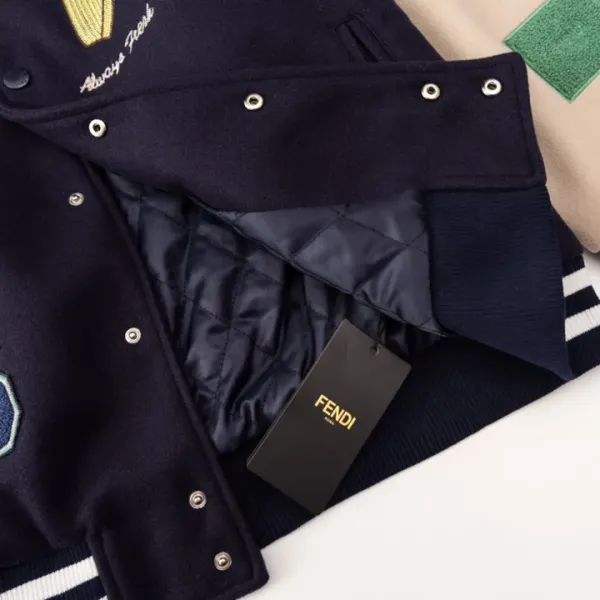 【FENDI 公式旗艦店】フェンディ ジャケット着 好評に付き再入荷!241028 【FENDI 公式旗艦店】フェンディ ジャケット着 好評に付き再入荷!241028