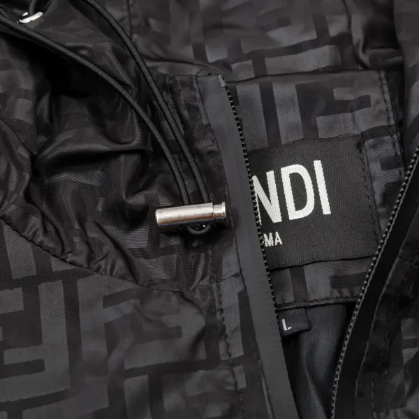【FENDI  公式旗艦店】フェンディ  ジャケット着 好評に付き再入荷 240826