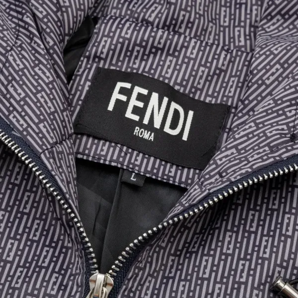 【FENDI  公式旗艦店】フェンディ  ジャケット着 好評に付き再入荷 240826